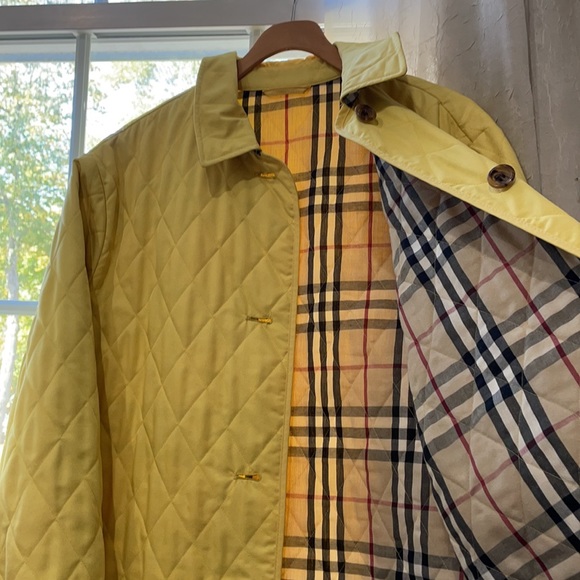 Yellow Burberry rain jacket - Picture 5 of 8